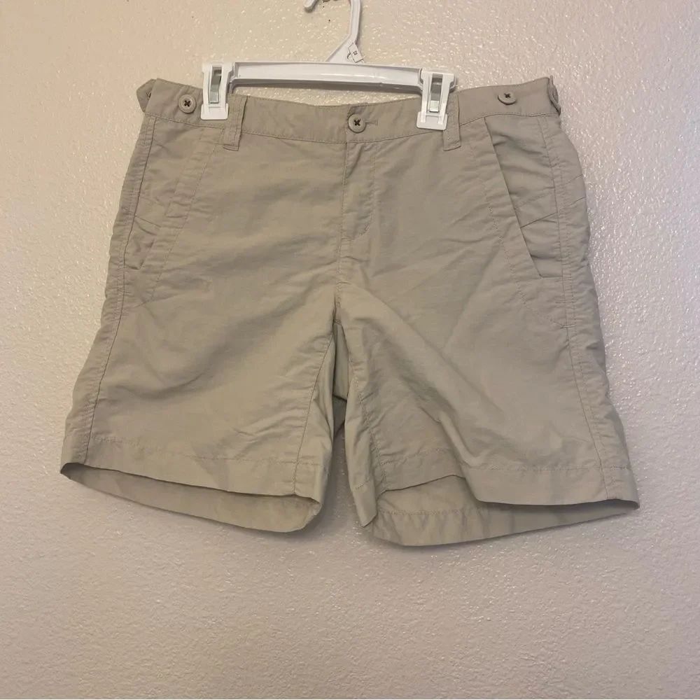 Eddie Bauer tan 100% nylon cargo hiking shorts long 7” womans gorpcore 2